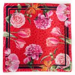 Pañuelo Rojo con peonías y camelias